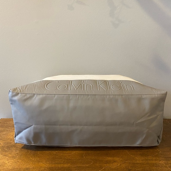 Calvin Klein Weekender/Duffle Bag - Picture 9 of 16
